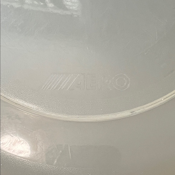 Translucent Cake Carrier - Picture 2 of 7